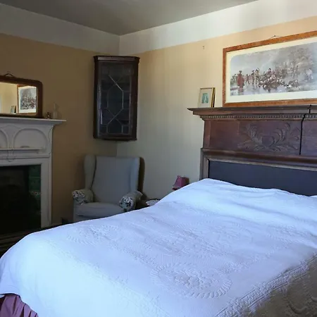 Hatch's Castle Bed & Breakfast