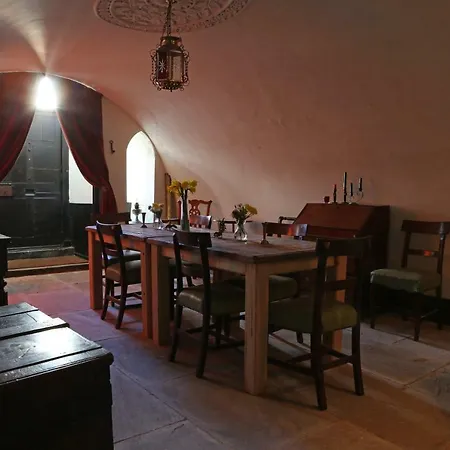Hatch's Castle Bed & Breakfast