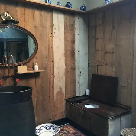 Hatch's Castle Bed and breakfast